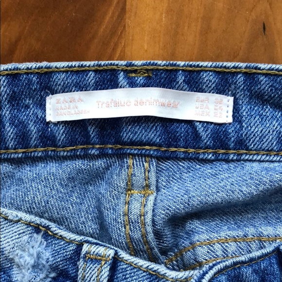 Ripped Light Wash Zara Denim Shorts - Picture 4 of 4